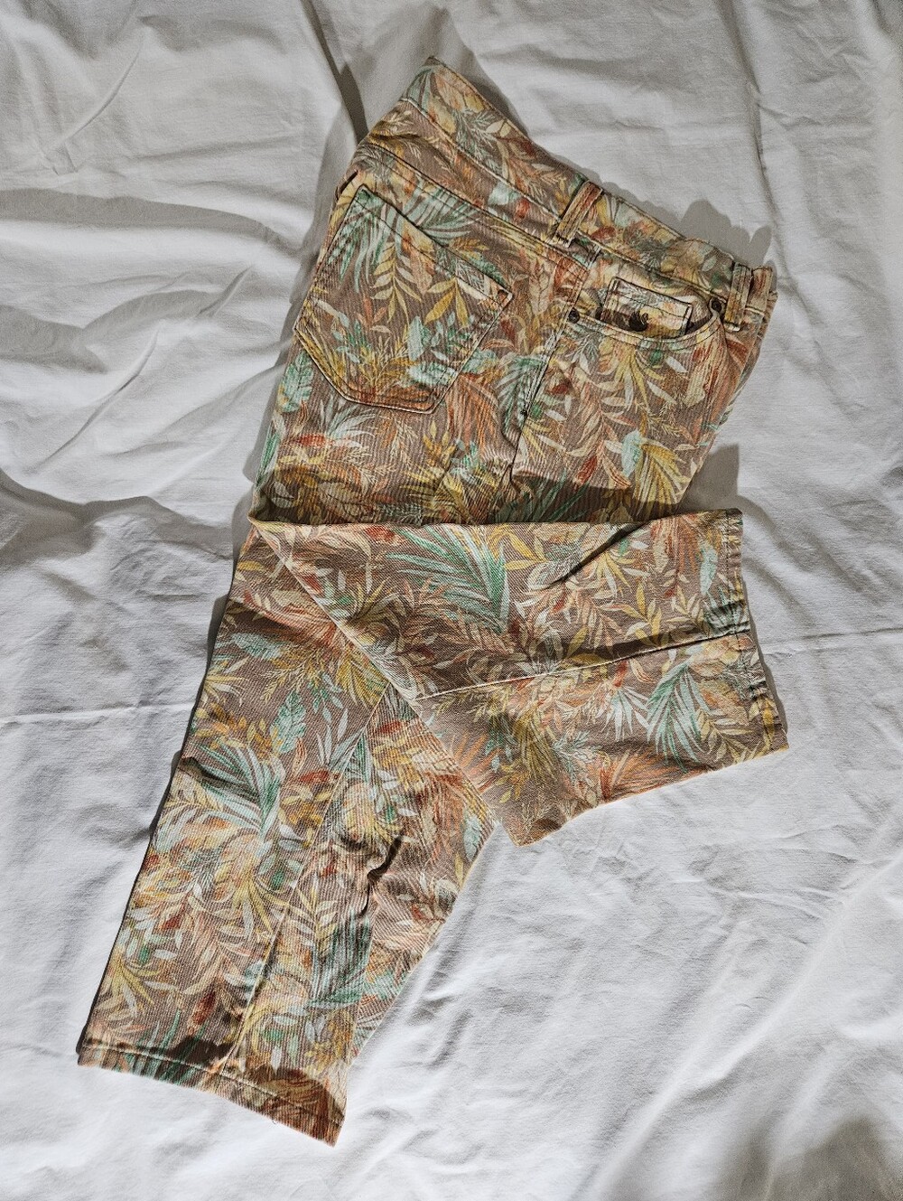 Gloria Vanderbilt Beige Floral Amanda Cropped Pants